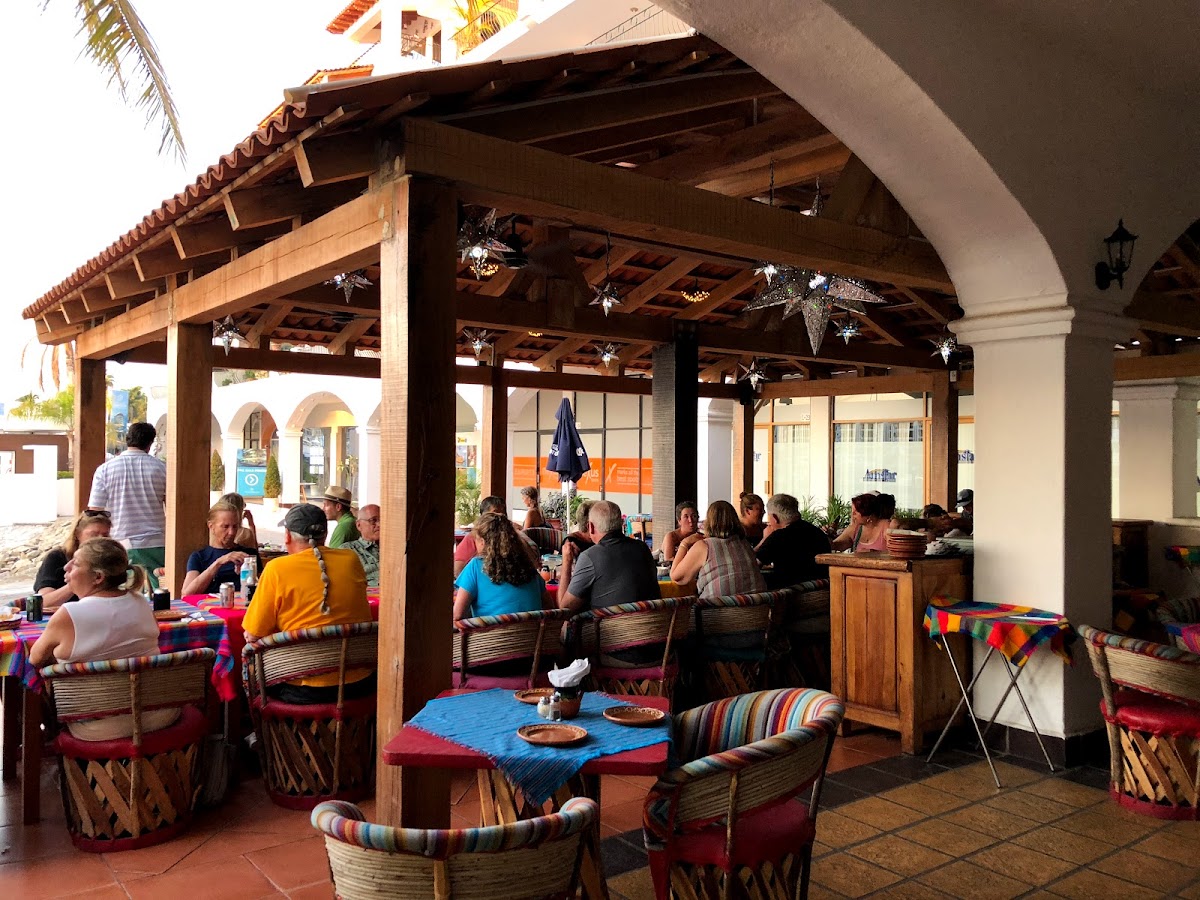 Los Mariachiles Restaurant